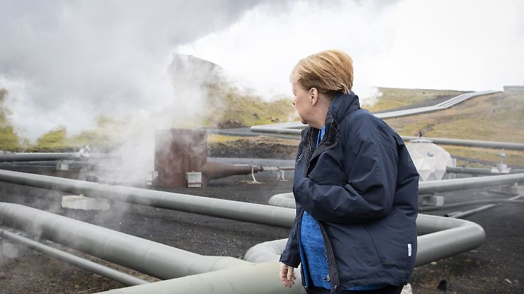 Bundeskanzlerin Merkel besichtigte das Geothermiekraftwerks Hellisheidi.
