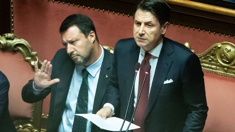 Aussprache im Parlament: Salvini und Conte während der Debatte.