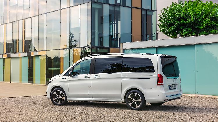 Bis zu 400 Kilometer soll der EQV seine Insassen im Idealfall rein elektrisch tragen.
