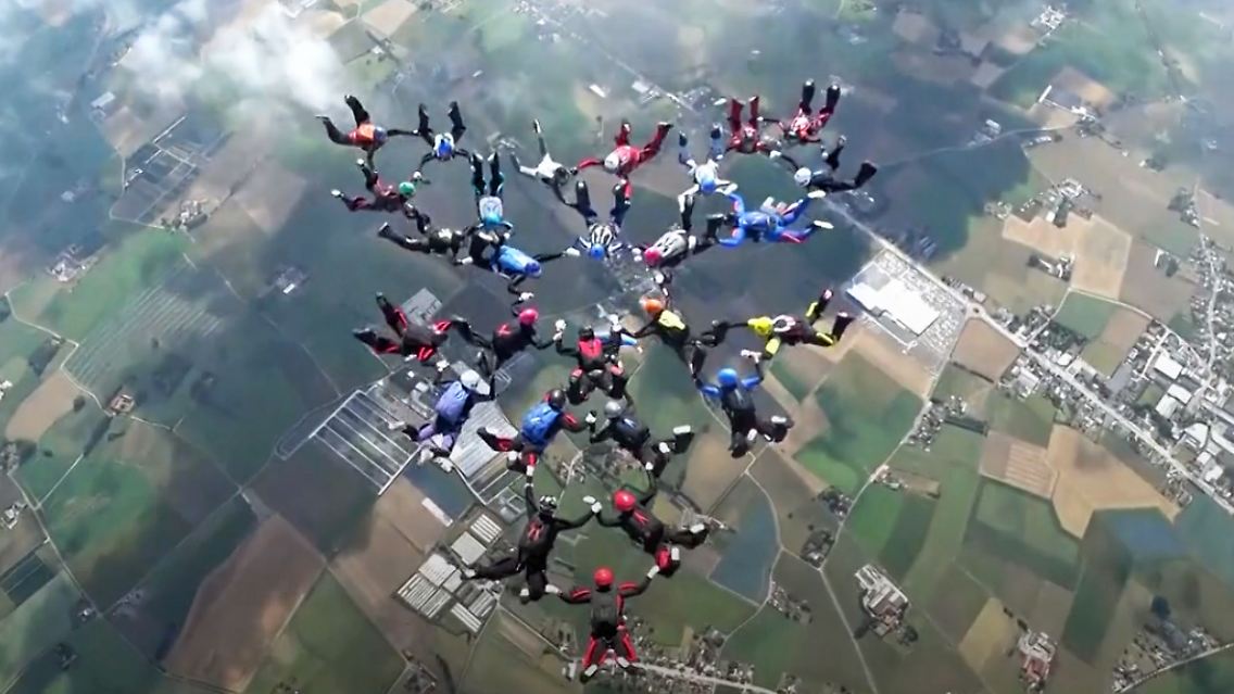 Fallschirm-Formation.jpg