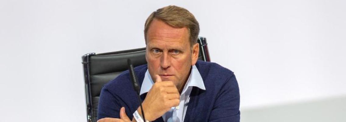 Steffen Schneekloth bei der Generalversammlung der Deutschen Fußball Liga in Berlin. Foto: Andreas Gora