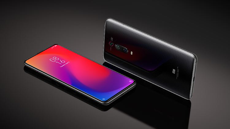 Das Display des Xiaomi Mi 9T Pro hat nur einen sehr schmalen Rand.