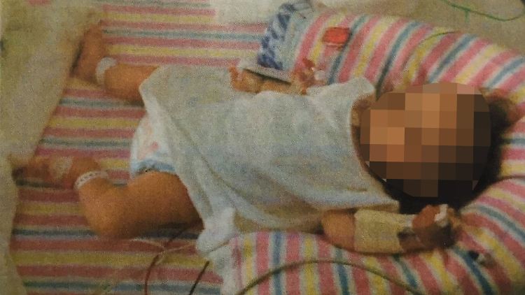Mit anderthalb Jahren war die Tochter erst so weit entwickelt wie Kleinkinder im Alter von drei Monaten.