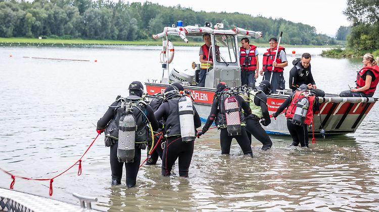Erst nach zweieinhalb Stunden wurde der Sportler nahe der Unfallstelle von Feuerwehrtauchern entdeckt und geborgen.