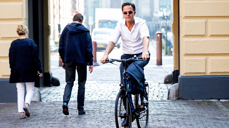 Mit gutem Beispiel voran: Ministerpräsident Rutte kommt mit dem Fahrrad zur Arbeit.