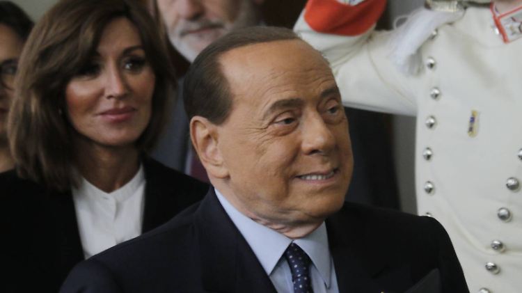 Italien ist in der Krise - auch Berlusconi mischt mal wieder mit. 