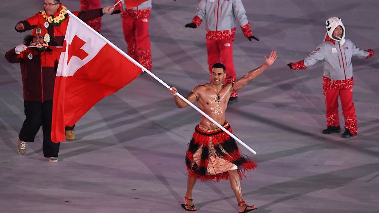 Pita Taufatofua als Fahnenträger von Tonga bei der Eröffnungsfeier der Olympischen Winterspiele 2018 in Pyeongchang. Es war seine zweite Olympiateilnahme - und soll nicht seine letzte bleiben.