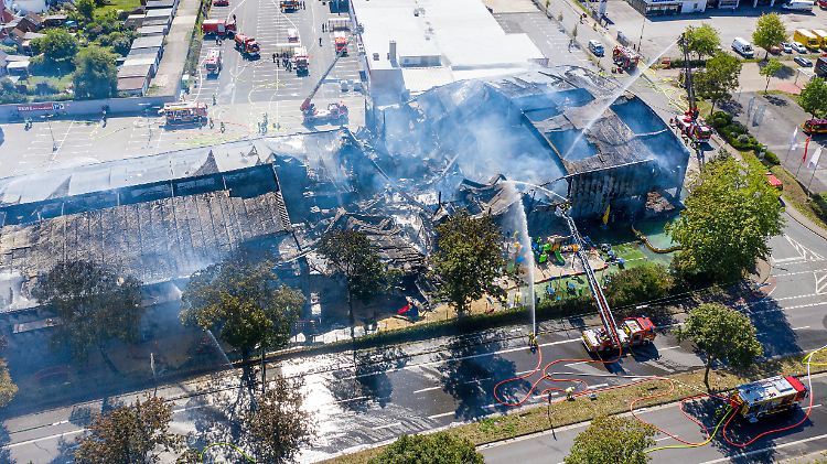 Am Nachmittag hatte die Feuerwehr den Brand unter Kontrolle.