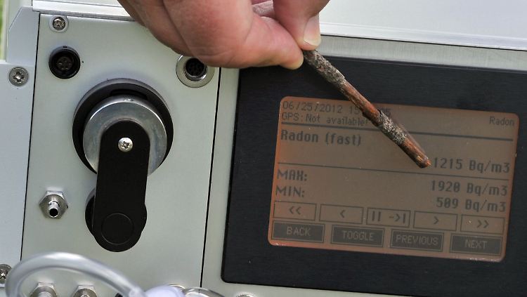 Das Strahlenschutz-Amt lässt derzeit in zufällig ausgewählten Haushalten Radon-Messgeräte aufstellen.
