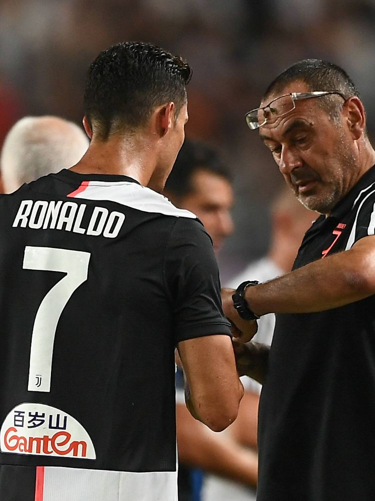 Zeit für den Champions-League-Titel? Der neue Trainer Maurizio Sarri und CR7 bei einem Test gegen Inter Mailand.