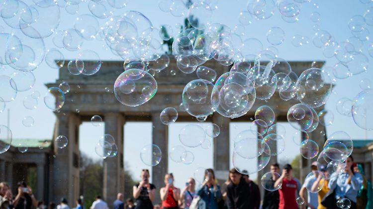 Friede, Freude, Seifenblasen - danach ist den Deutschen zumute, teilt das Marktforschungsinstitut Ipsos mit.