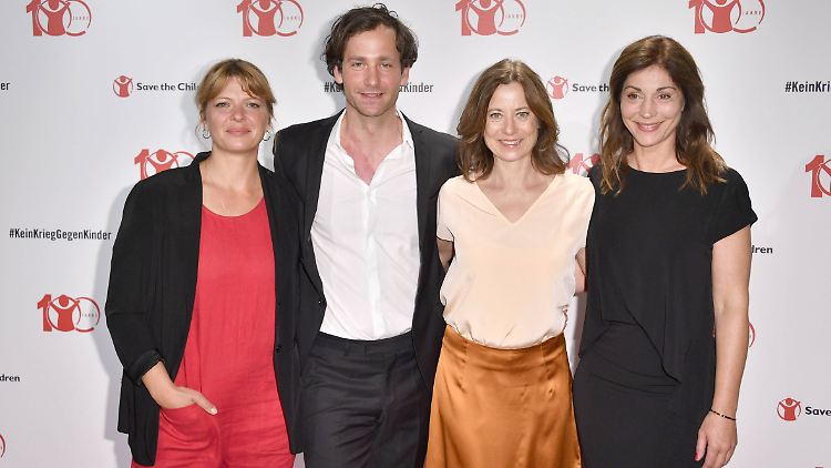 Jördis Triebel, Florian Stetter, Inka Friedrich und Ulrike C. Tscharre beim Festakt 100 Jahre "Save the Children" im Museum für Kommunikation in Berlin.