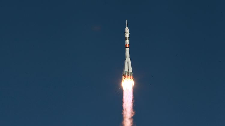 Mit der russischen Sojusrakete wurde ein menschenähnlicher Roboter zur ISS gebracht.