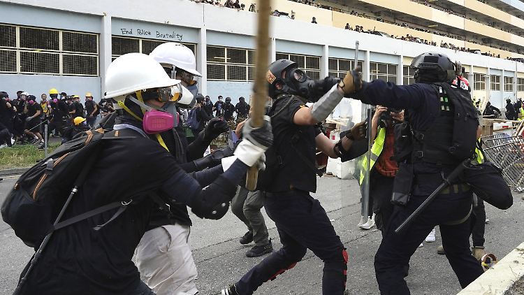 Schon seit dem 9. Juni wird in Hongkong demonstriert. Zunehmend kommt es dabei zu Zusammenstößen.