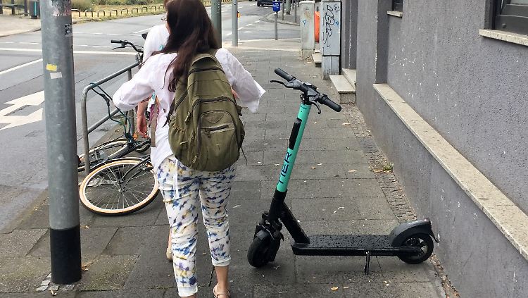 Noch gibt es keinen funktionierenden Mechanismus, der verhindern würde, dass Elektrotretroller an den falschen Stellen geparkt werden.