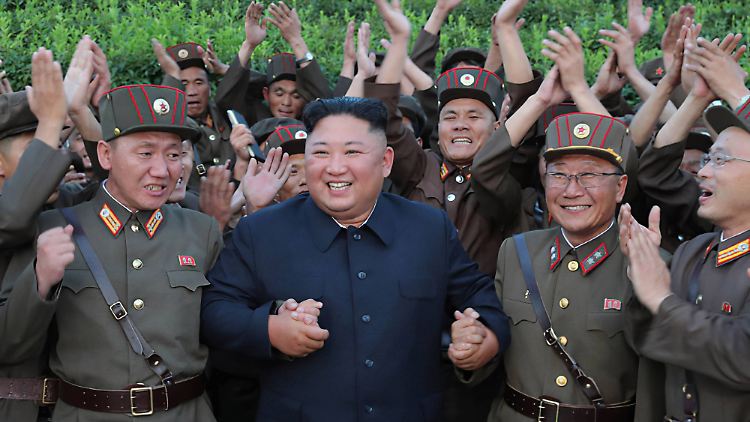 Zankapfel US-Militärmanöver in Südkorea: Nordkoreas Machthaber Kim verbreitet bereits am 7. August offizielle Bilder seiner Freude. 