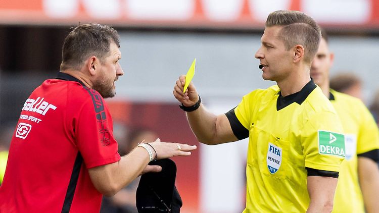 Steffen Baumgart hat kein Verständnis für die Gelbe Karte.