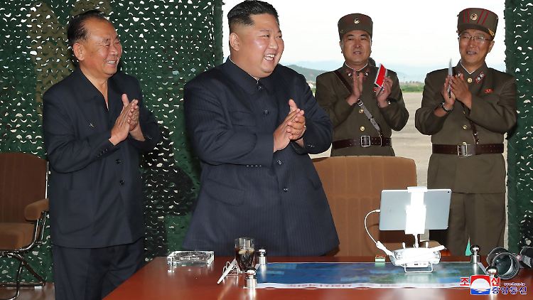 Kim zeigt sich mit dem Test sichtlich zufrieden. 