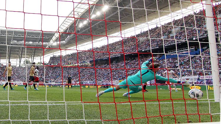 Eintracht-Keeper Kevin Trapp ist beim 0:1 durch Timo Werner machtlos.
