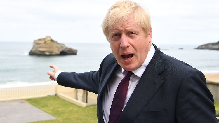 Sucht auch auf dem G7-Gipfel in Biarritz nach Auswegen aus dem Brexit-Dilemma: Boris Johnson nach seinem Schwimmausflug. 