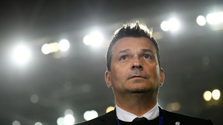 Ex-S04-Manager Heidel soll einen Schlaganfall in der Türkei erlitten haben.