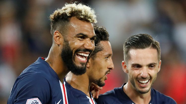 Spielte auch schon im Schalke-Trikot: Choupo-Moting (l.).
