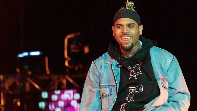 Hat bald zwei Kinder mit zwei Exfreundinnen: Chris Brown.