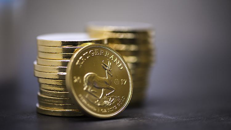 Krügerrand-Münzen aus Südafrika werden derzeit durch den Goldpreis hoch gehandelt.