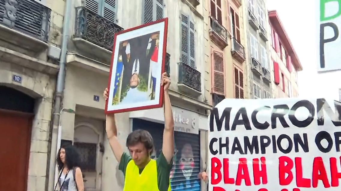 g7-demostranten.jpg
