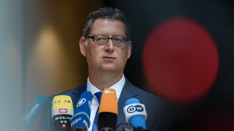 Der kommissarische SPD-Chef Thorsten Schäfer-Gümbel will große Vermögen stärker belasten.