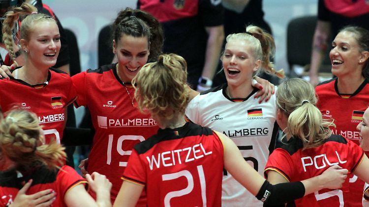 Deutschlands Volleyballerinnen kommen bei der EM aus dem Jubeln nicht mehr raus.