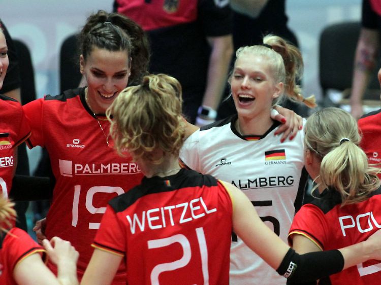 Deutschlands Volleyballerinnen dürfen weiter jubeln.
