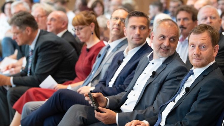 In Sachsen ist die heiße Wahlkampfphase eingeläutet.