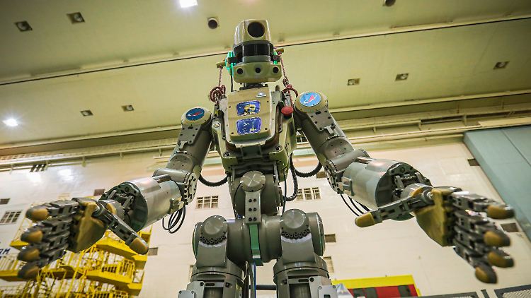 Hochentwickelt und bereit für den Einsatz im All: Roboter "Fedor" wird auf der ISS für seine Aufgaben trainiert.