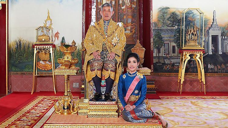Sineenat Wongvajirapakdi ist nicht nur die Geliebte des thailändischen Königs Maha Vajiralongkorn, sondern so etwas wie eine offizielle Konkubine.