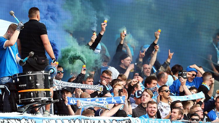 Die Chemnitzer Fanszene wird von rechtsextremen Hooligans bestimmt.