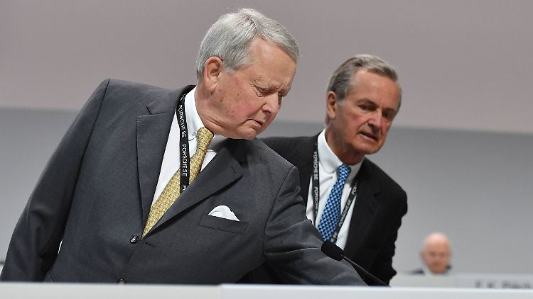 Die Oberhäupter der beiden Familienzweige: Wolfgang Porsche (l.) und Hans-Michael Piëch.