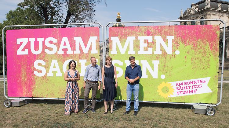 Gemeinsam im Wahlkampf: Die beiden Bundesvorsitzenden der Grünen, Annalena Baerbock (links) und Robert Habeck (rechts), mit den Spitzenkandidaten ihrer Partei Katja Meier und Wolfram Günther.