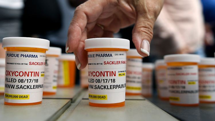 Purdue hat seit der Einführung im Jahr 1996 mehr als 35 Milliarden Dollar mit Oxycontin verdient.