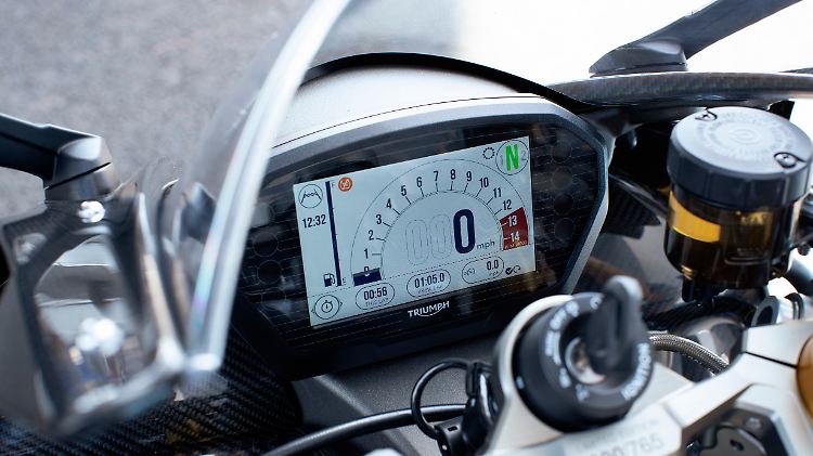 Auch ein großes Farbdisplay wurde der Daytona 765 Moto2 mit auf den Rundkurs gegeben.