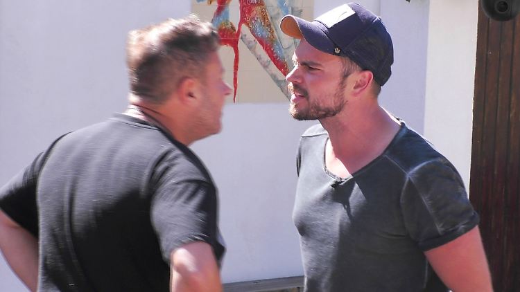 Bei Willi Herren und Johannes Haller kochen plötzlich die Emotionen über. Aus Freunden werden Feinde.  