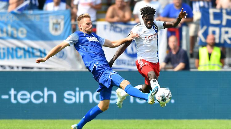 Auf dem Feld machte Jatta bislang immer eine gute Figur, wie hier im Spiel gegen den Karlsruher SC.