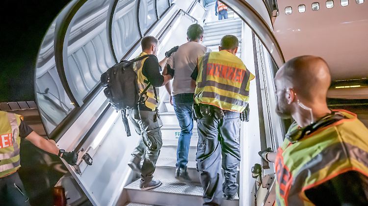 Mehr als die Hälfte der nach Kabul abgeschobenen Asylbewerber waren Straftäter.