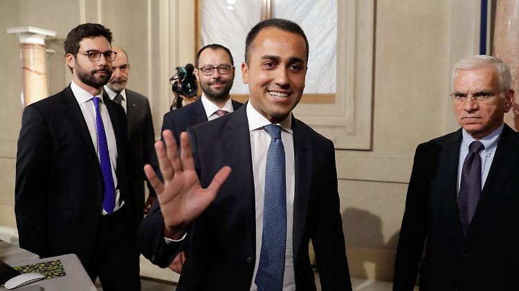 Fünf-Sterne-Chef Luigi Di Maio nach seinem Besuch bei Staatspräsident Mattarella. 