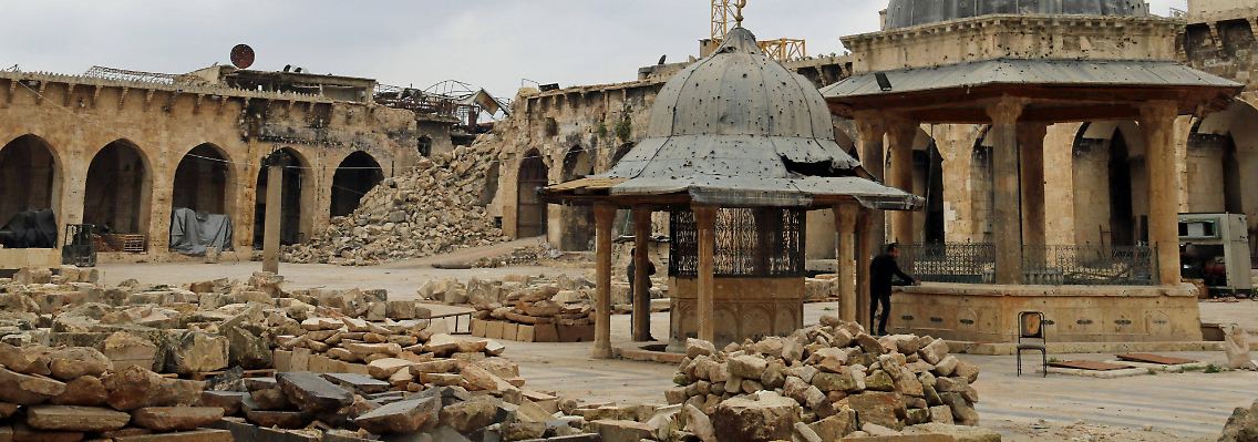 Die einst glanzvolle Umayyaden-Moschee in Aleppo ist im syrischen Bürgerkrieg stark zerstört worden.