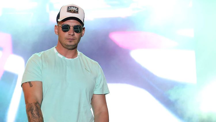 Zur Not setzt er halt die Kappe auf: Pietro Lombardi.