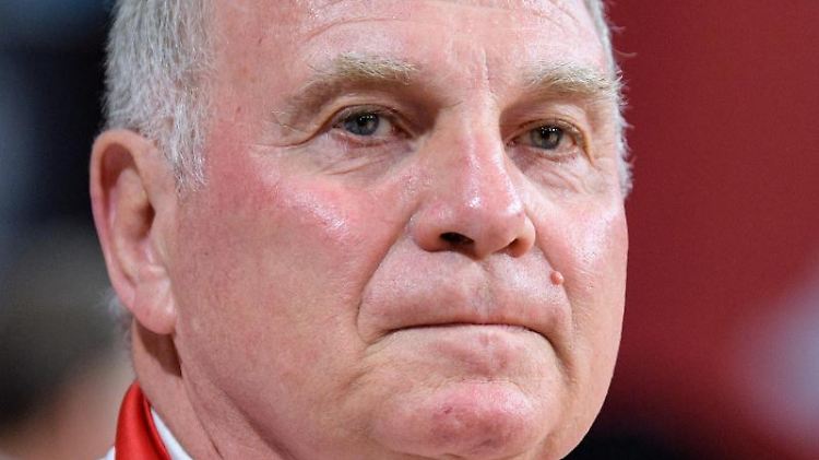 Uli Hoeneß zieht sich am 15. November aus der Spitze des FC Bayern zurück.