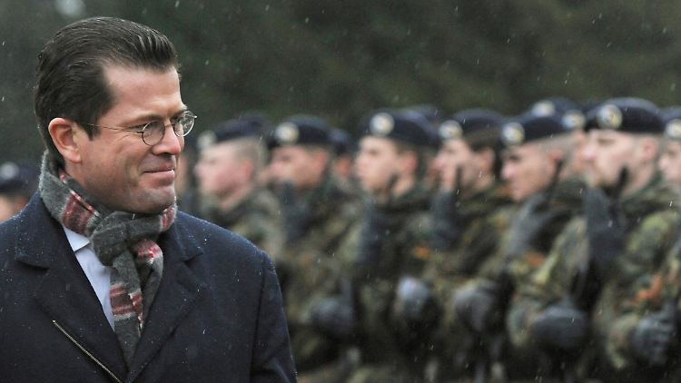 Verteidigungsminister zu Guttenberg - adelig.