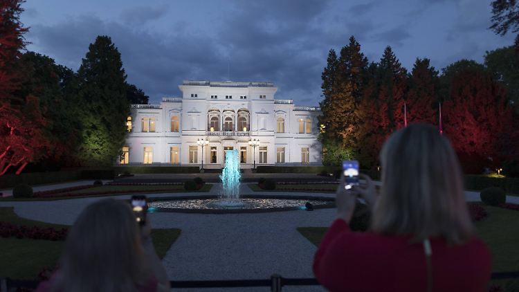 Nicht nur die Bundesministerien sind in Bonn mit einem zweiten Sitz angesiedelt, auch der Bundespräsident hat hier einen Zweitwohnsitz - die Villa Hammerschmidt.