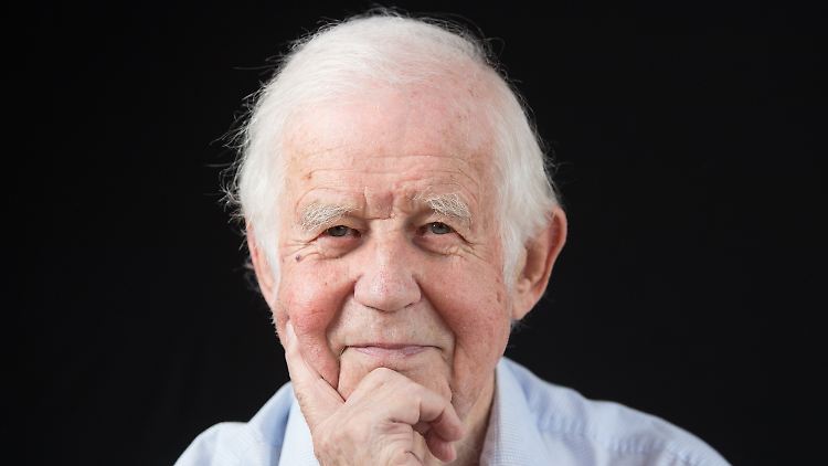 Kurt Biedenkopf war von 1990 bis 2002 Ministerpräsident des Freistaates Sachsen.